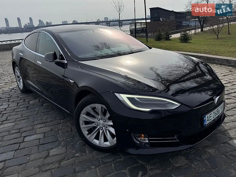 Лифтбек Tesla Model S 2017 в Киеве