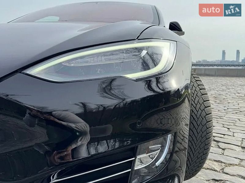 Лифтбек Tesla Model S 2017 в Киеве