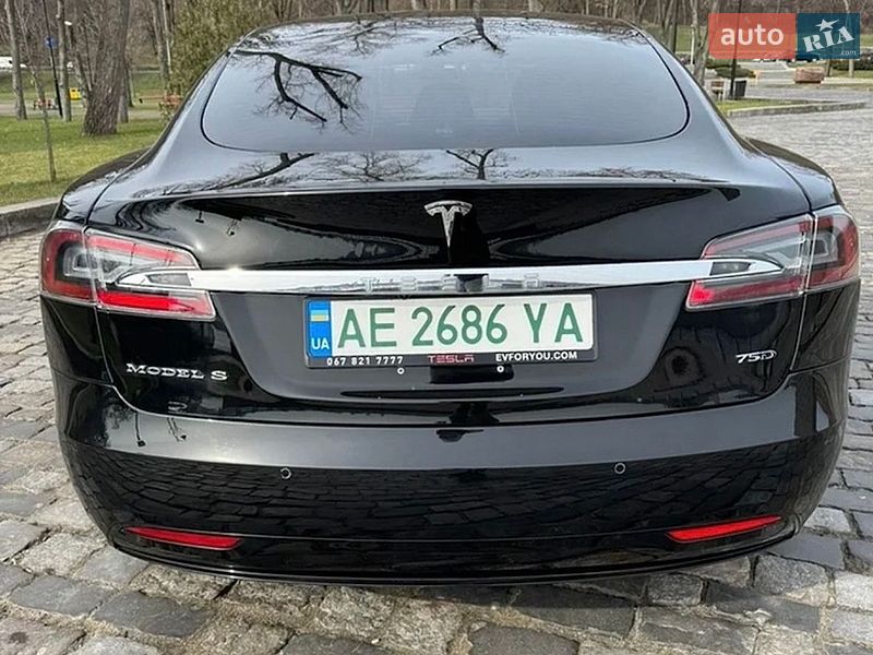 Лифтбек Tesla Model S 2017 в Киеве