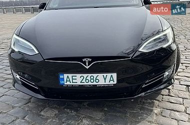 Лифтбек Tesla Model S 2017 в Киеве