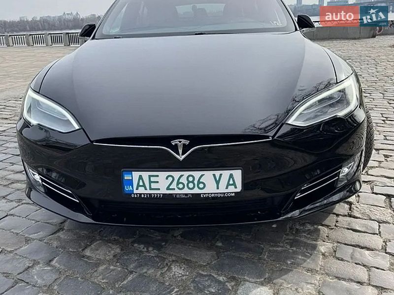 Лифтбек Tesla Model S 2017 в Киеве