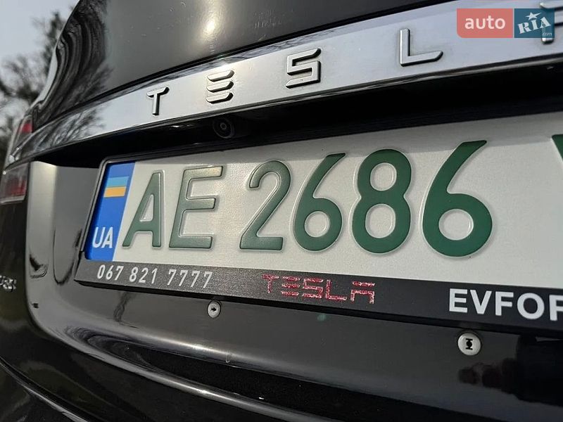 Лифтбек Tesla Model S 2017 в Киеве