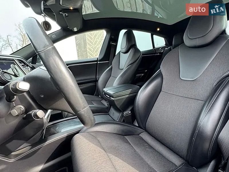 Лифтбек Tesla Model S 2017 в Киеве