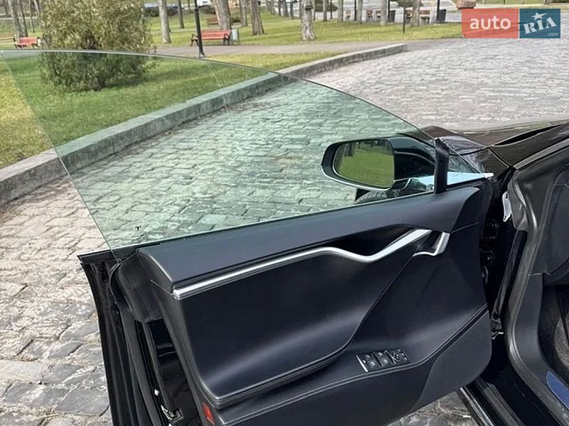Лифтбек Tesla Model S 2017 в Киеве