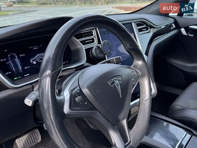 Лифтбек Tesla Model S 2017 в Киеве