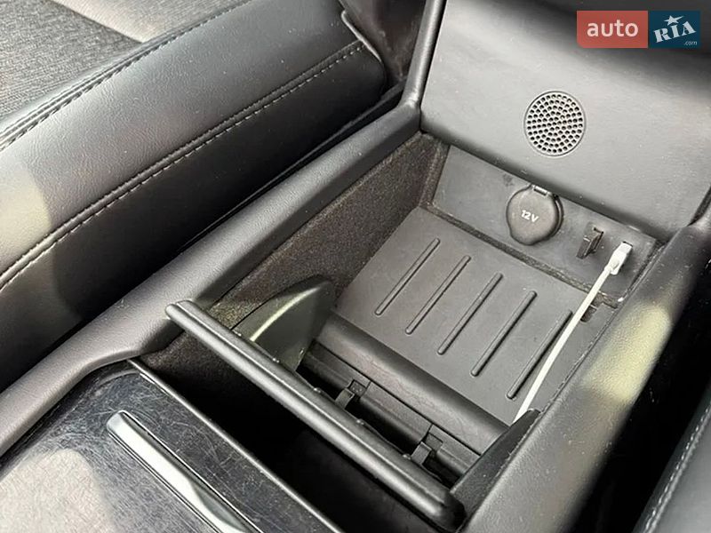 Лифтбек Tesla Model S 2017 в Киеве
