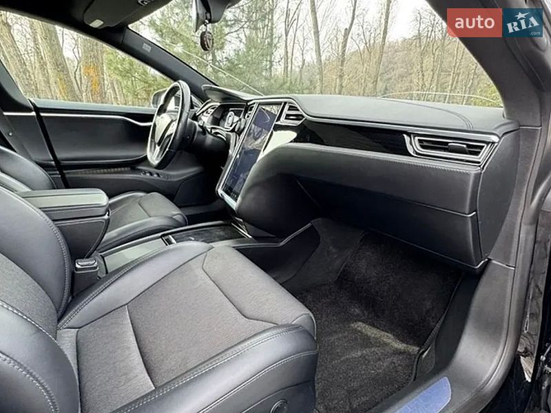 Лифтбек Tesla Model S 2017 в Киеве