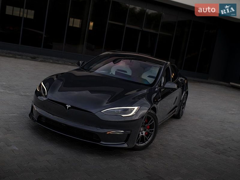 Седан Tesla Model S