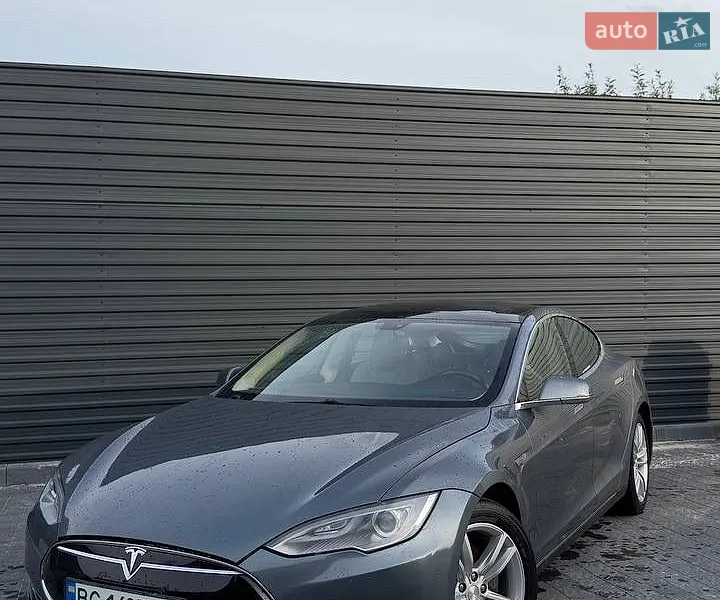 Tesla Model S 2013