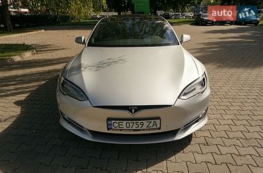 Лифтбек Tesla Model S 2018 в Черновцах