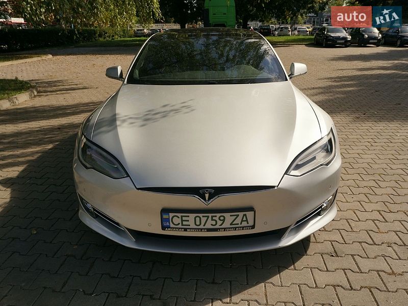 Лифтбек Tesla Model S 2018 в Черновцах