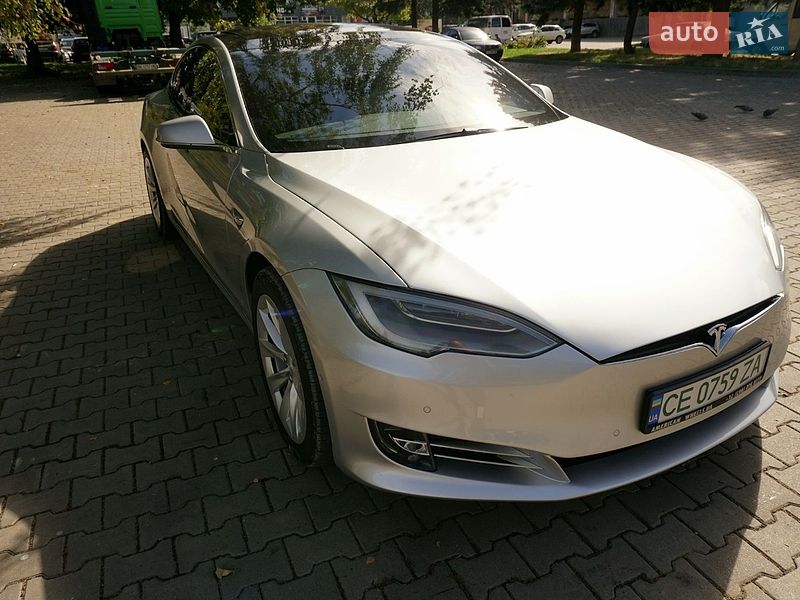Лифтбек Tesla Model S 2018 в Черновцах