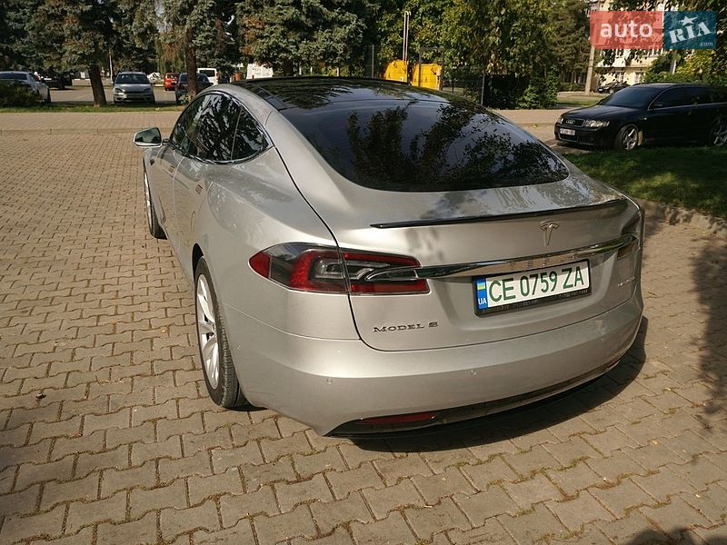 Лифтбек Tesla Model S 2018 в Черновцах