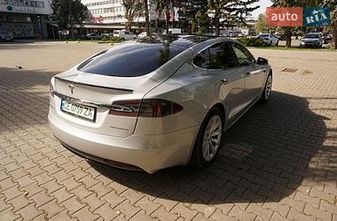 Лифтбек Tesla Model S 2018 в Черновцах
