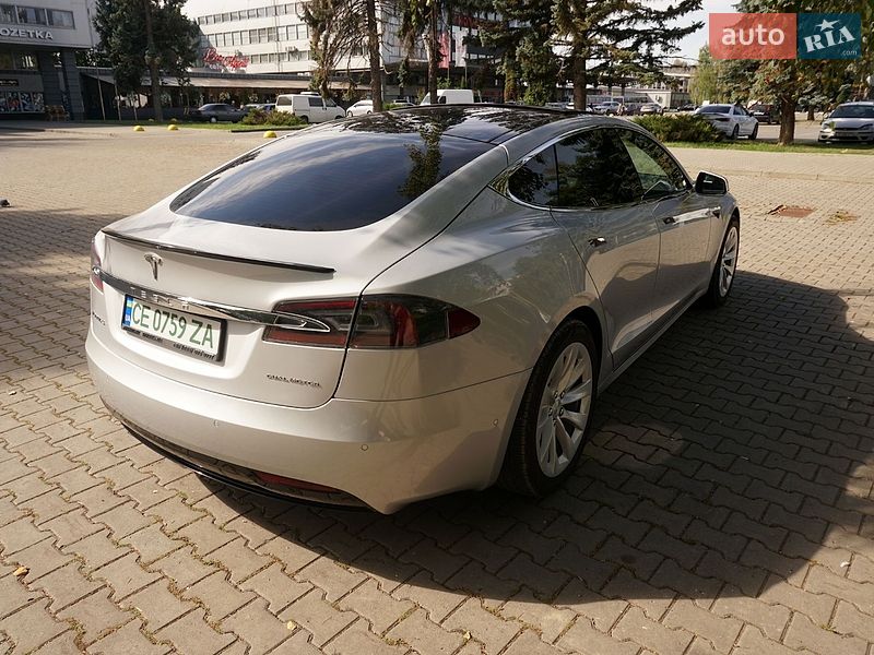 Лифтбек Tesla Model S 2018 в Черновцах