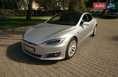 Лифтбек Tesla Model S 2018 в Черновцах