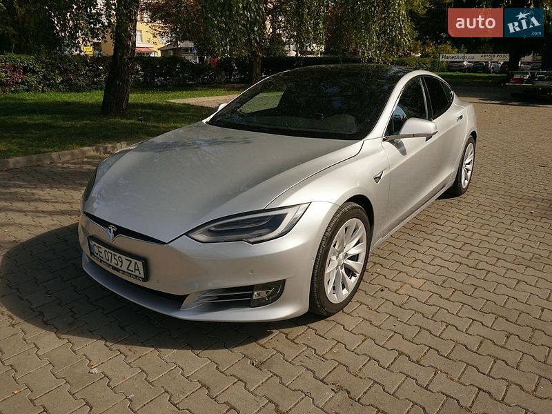 Лифтбек Tesla Model S 2018 в Черновцах