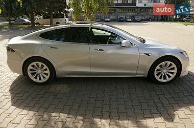 Лифтбек Tesla Model S 2018 в Черновцах