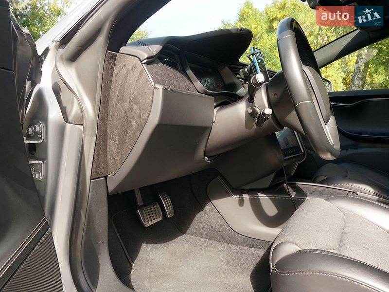 Лифтбек Tesla Model S 2018 в Черновцах