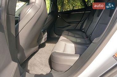 Лифтбек Tesla Model S 2018 в Черновцах