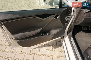 Лифтбек Tesla Model S 2018 в Черновцах