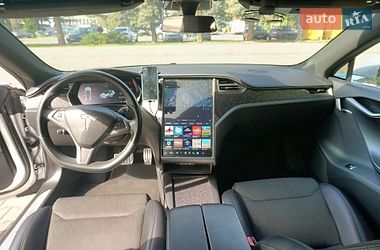 Лифтбек Tesla Model S 2018 в Черновцах