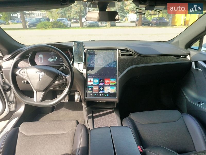 Лифтбек Tesla Model S 2018 в Черновцах