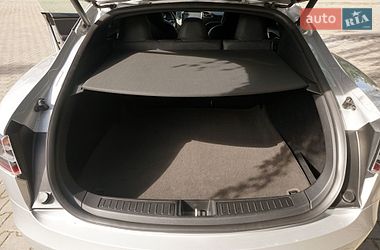 Лифтбек Tesla Model S 2018 в Черновцах
