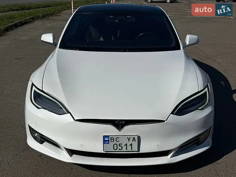 Tesla Model S 2020