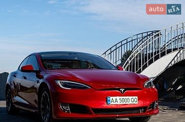 Ліфтбек Tesla Model S 2018 в Дніпрі