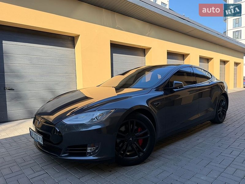 Tesla Model S 2015
