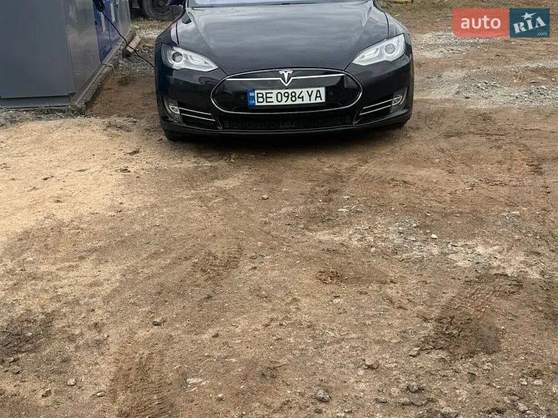 Tesla Model S 2015