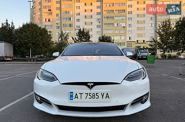 Лифтбек Tesla Model S 2017 в Ивано-Франковске Лифтбек Tesla Model S 2017 в Ивано-Франковске