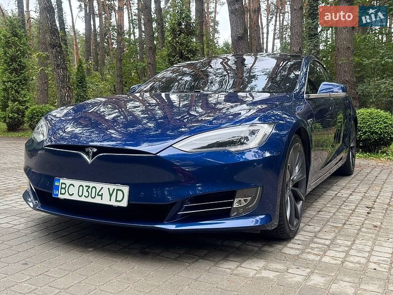 Лифтбек Tesla Model S 2016 в Львове
