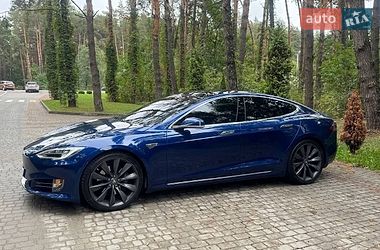 Лифтбек Tesla Model S 2016 в Львове