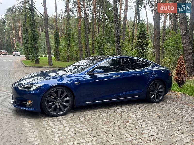 Лифтбек Tesla Model S 2016 в Львове
