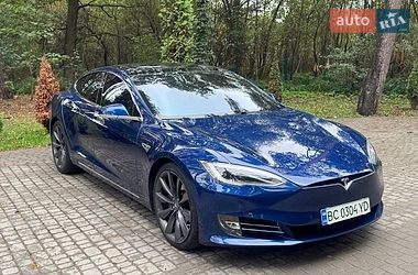 Лифтбек Tesla Model S 2016 в Львове