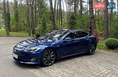 Лифтбек Tesla Model S 2016 в Львове