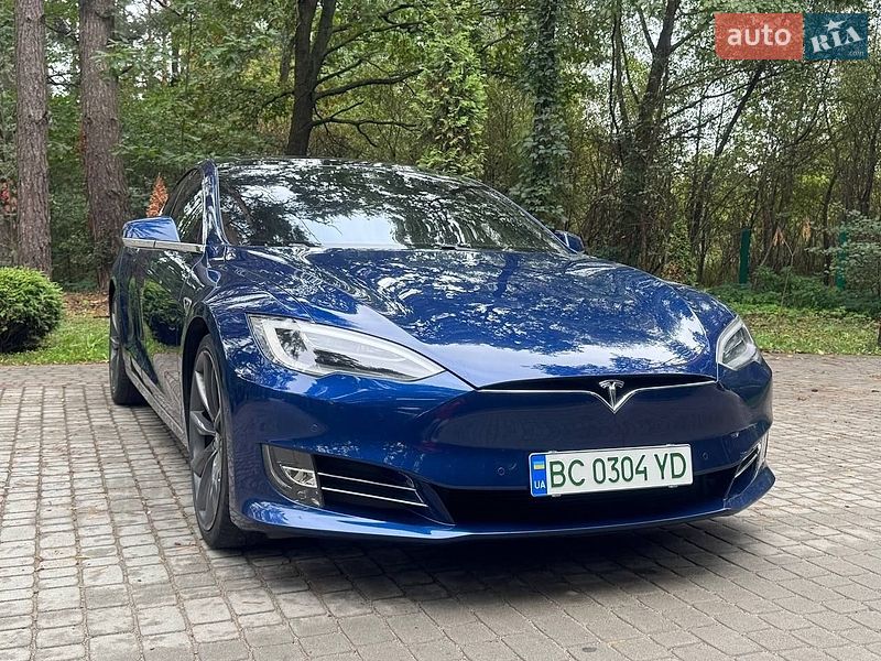 Лифтбек Tesla Model S 2016 в Львове
