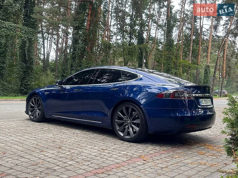 Лифтбек Tesla Model S 2016 в Львове