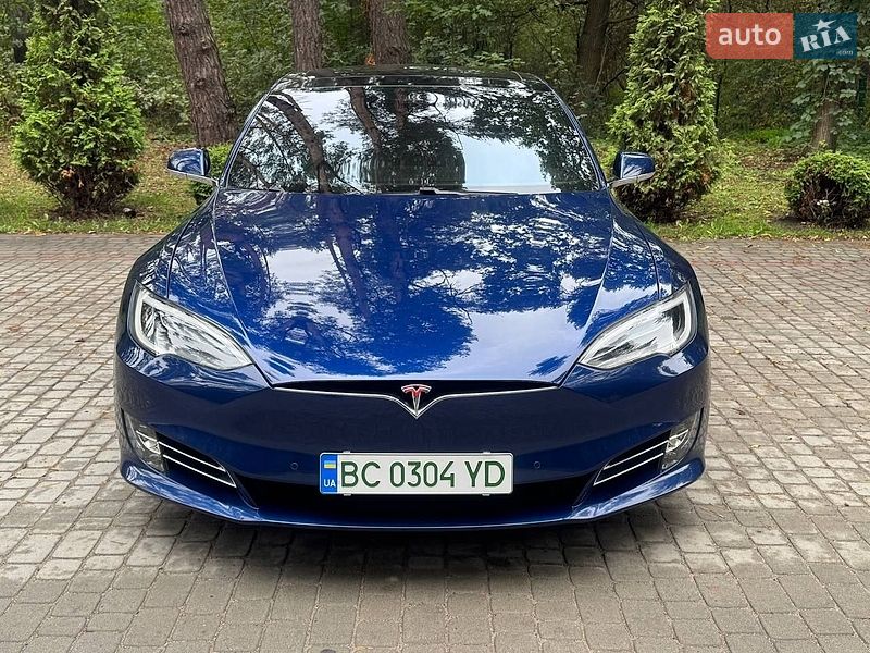 Лифтбек Tesla Model S 2016 в Львове