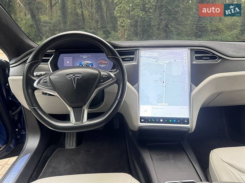 Лифтбек Tesla Model S 2016 в Львове