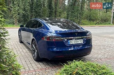 Лифтбек Tesla Model S 2016 в Львове