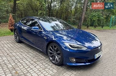Лифтбек Tesla Model S 2016 в Львове