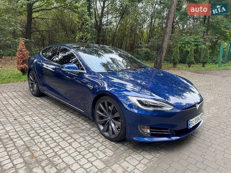 Лифтбек Tesla Model S 2016 в Львове
