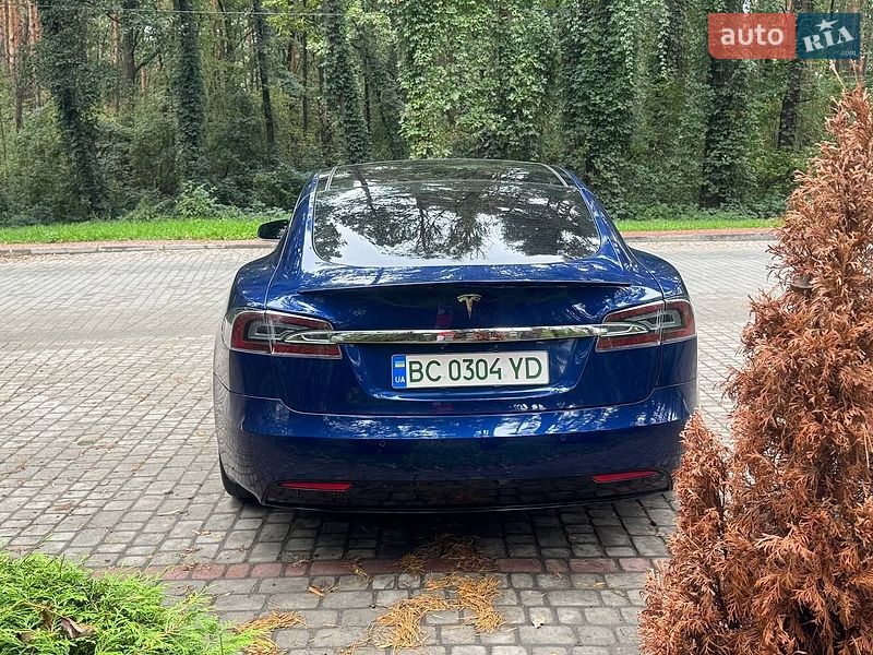Лифтбек Tesla Model S 2016 в Львове