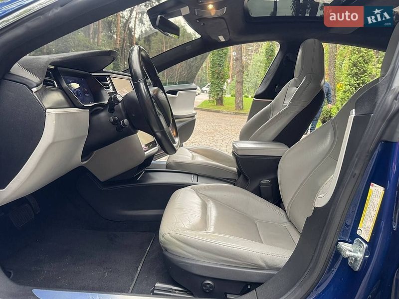 Лифтбек Tesla Model S 2016 в Львове