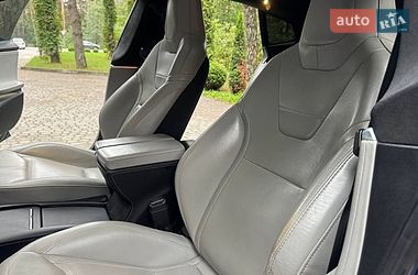Лифтбек Tesla Model S 2016 в Львове