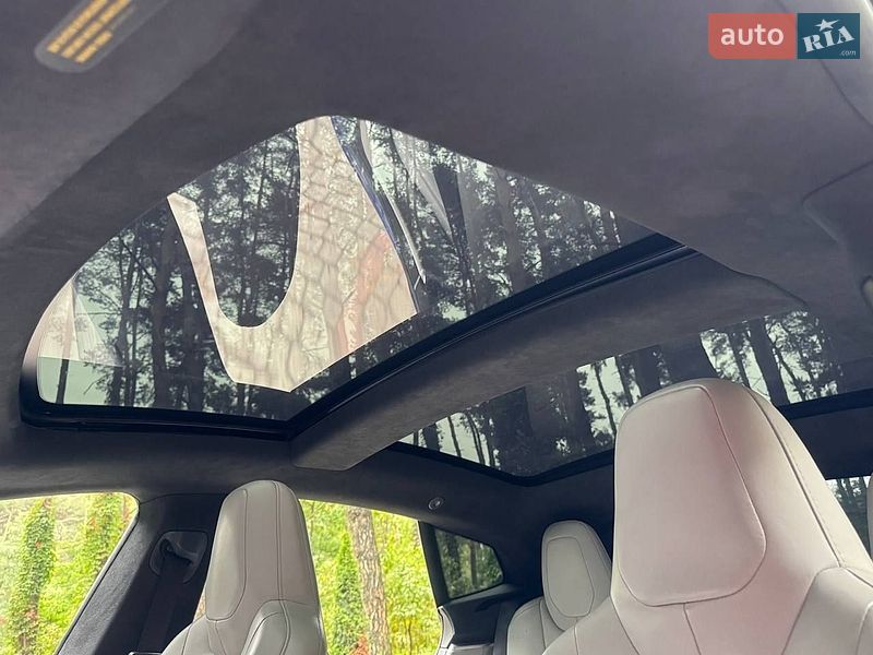 Лифтбек Tesla Model S 2016 в Львове