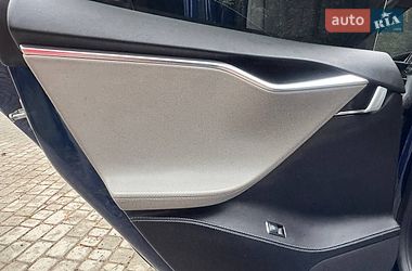 Лифтбек Tesla Model S 2016 в Львове
